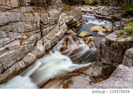 奥津渓の秋 　臼淵8　岡山県苫田郡鏡野町 118578859