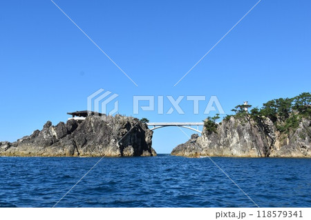 佐渡島 尖閣湾　遊仙橋 118579341