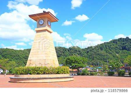 福井県敦賀市、金ヶ崎緑地の時計台の風景 118579866