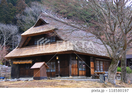 かやぶき屋根の家 118580197