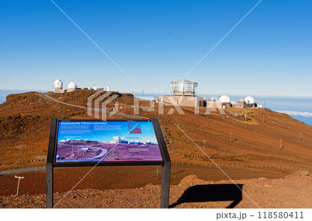 マウイ島 ハレアカラ山頂の天文台 マウイ島 ハレアカラ山頂の天文台 118580411