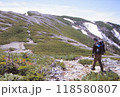 表銀座稜線を歩く登山者 118580807