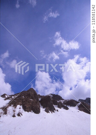 涸沢で見上げた空と山 118581142