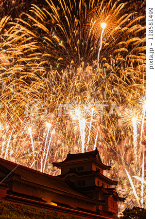 茨城　利根川花火大会と和風建築 118581499