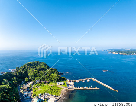 夏の八幡岬と勝浦漁港(千葉県勝浦市) 夏の八幡岬と勝浦漁港(千葉県勝浦市) 118582005