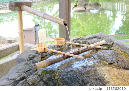 神社の手水舎 神社の手水舎 118582010