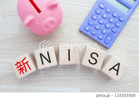 新NISAのイメージ　豚の貯金箱と電卓 118583880