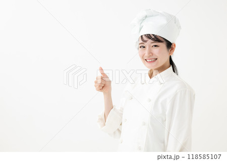 コックコートを着たシェフ 118585107