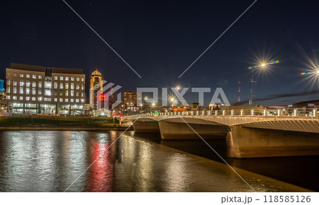 Des Moines Iowa skyline in USA at night Des Moines Iowa skyline in USA at night 118585126