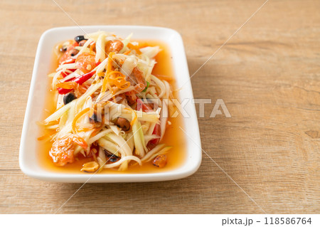 Som Tum - Spicy papaya salad 118586764