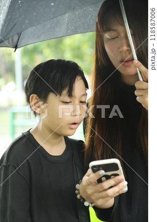 Single Mother and Son Single Mother and Son 118587006