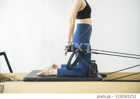 マシンピラティス イメージ マシンピラティス イメージ 118593252