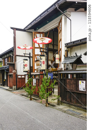 秋の高山祭　屋台蔵 118594606