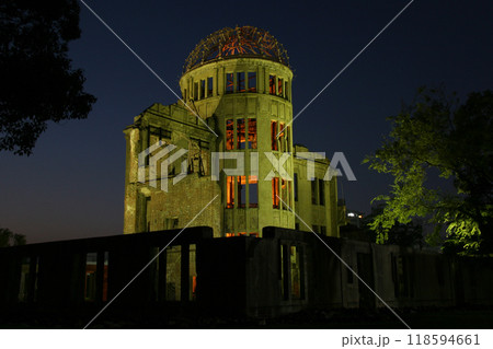 ライトアップ世界遺産広島原爆ドームの写真/Atomic Bomb Dome 118594661