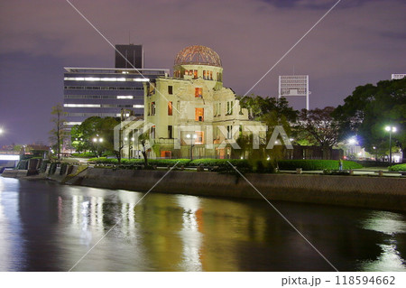 ライトアップ世界遺産広島原爆ドームの写真/Atomic Bomb Dome ライトアップ世界遺産広島原爆ドームの写真/Atomic Bomb Dome 118594662