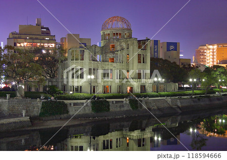 ライトアップ世界遺産広島原爆ドームの写真/Atomic Bomb Dome ライトアップ世界遺産広島原爆ドームの写真/Atomic Bomb Dome 118594666