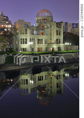ライトアップ世界遺産広島原爆ドームの写真/Atomic Bomb Dome ライトアップ世界遺産広島原爆ドームの写真/Atomic Bomb Dome 118594668