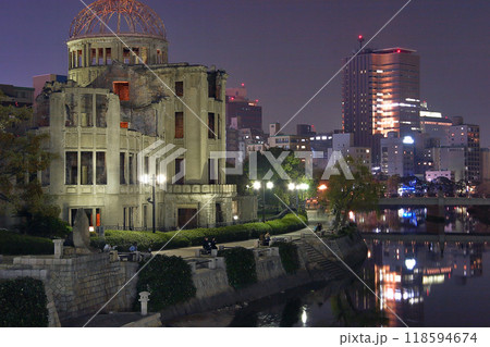 ライトアップ世界遺産広島原爆ドームの写真/Atomic Bomb Dome 118594674