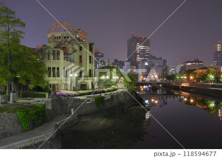 ライトアップ世界遺産広島原爆ドームの写真/Atomic Bomb Dome 118594677