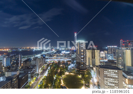 神戸の素敵な夜景　(神戸市役所展望ロビー) 118596101