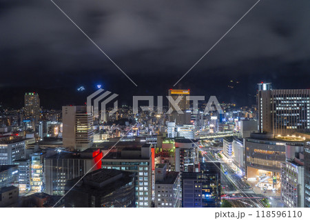 神戸の素敵な夜景　(神戸市役所展望ロビー) 118596110