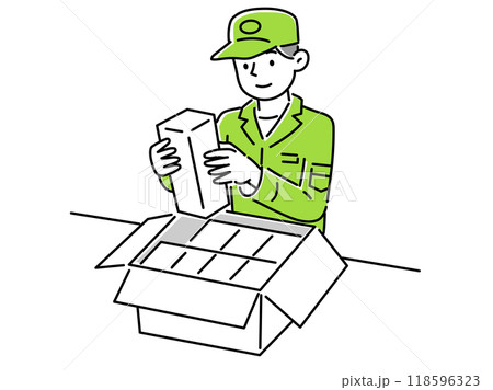 段ボールに荷物をいれる作業員の男性 段ボールに荷物をいれる作業員の男性 118596323