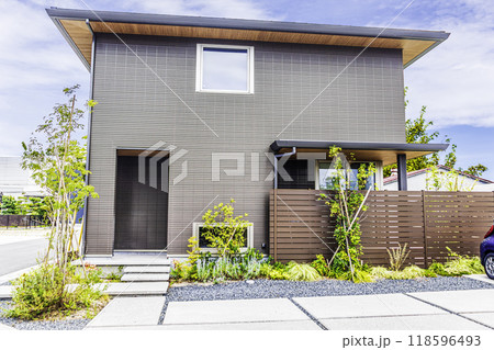 新築住宅外観 玄関アプローチ 新築住宅外観 玄関アプローチ 118596493