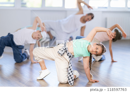 Preteen girl honing hip hop dance in choreographic studio 118597763