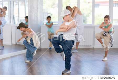 Preteen boy doing hip hop dance during group class 118598025