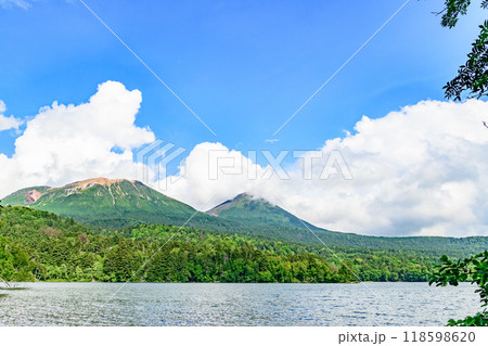 道東 静寂の湖オンネトー 118598620