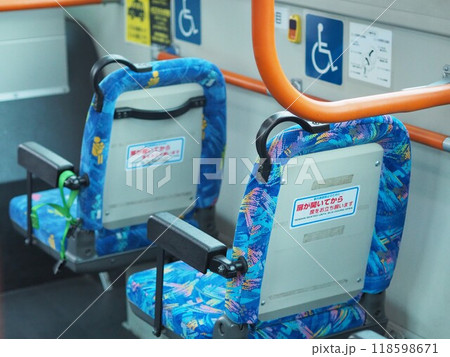 路線バスの優先席 路線バスの優先席 118598671