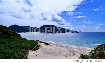 沖縄県慶良間諸島嘉比島の海岸の風景 沖縄県慶良間諸島嘉比島の海岸の風景 118600374