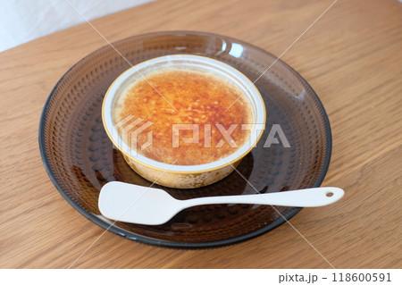 クリームブリュレのアイスクリーム クリームブリュレのアイスクリーム 118600591