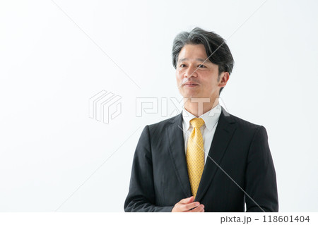ビジネスマン　ミドル男性 118601404