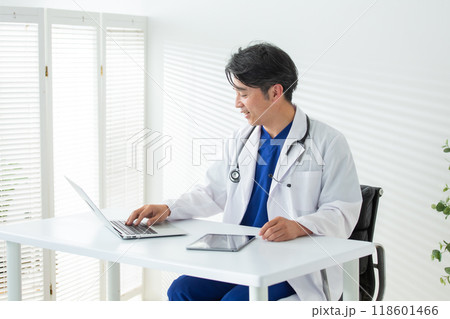 白衣の男性 医療 ドクター 白衣の男性 医療 ドクター 118601466