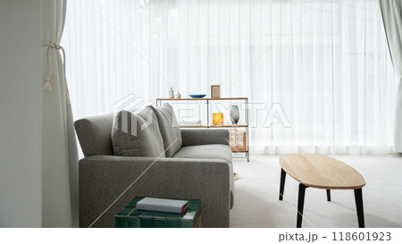 リビングリーム　窓　日差し 118601923