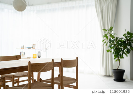 リビングルーム 窓 日差し リビングルーム 窓 日差し 118601926