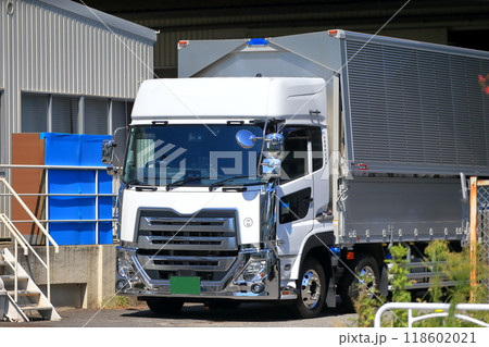 物流倉庫とトラック　イメージ 118602021
