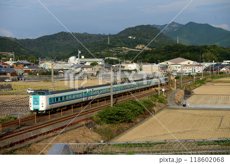 紀勢本線を走る381系L特急くろしお6両 118602068