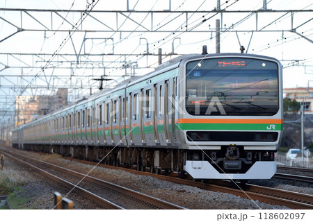 東海道線を走るE231系電車15両 118602097