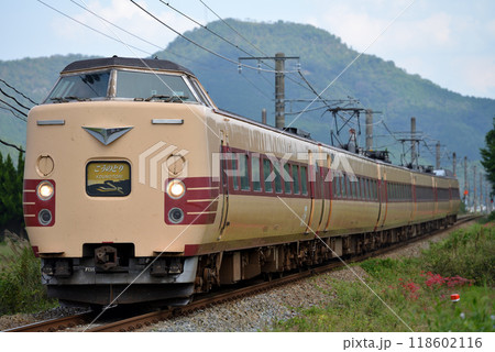 福知山線を走る381系特急こうのとり6両 118602116