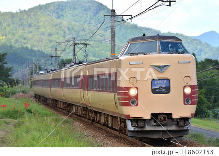 山陰本線を走る381系特急きのさき6両 118602153