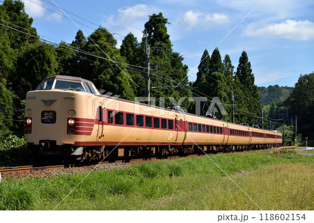 山陰本線を走る381系特急はしだて6両 118602154