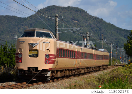 福知山線を走る381系特急こうのとり4両 118602178