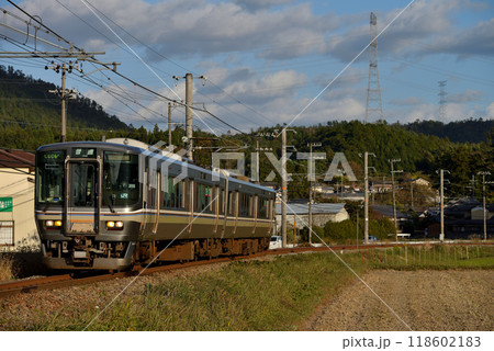 山陰本線を走る223系5500番台普通電車2両 118602183