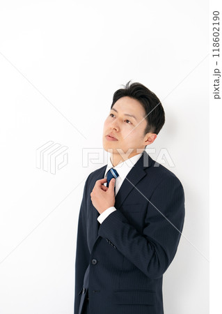 物憂げなビジネスマン 物憂げなビジネスマン 118602190