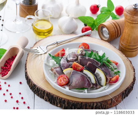 鰹のタタキのカルパッチョ 118603033