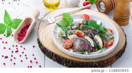 鰹のタタキのカルパッチョ 118603043