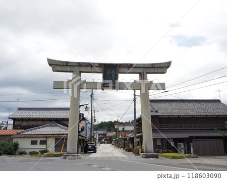 滋賀県　多賀大社　二之鳥居　8月 118603090