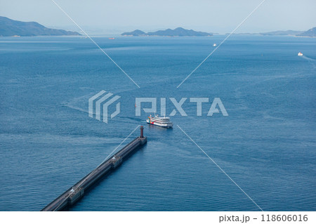 サンポート高松から高松港の出舟入船（香川県高松市） 118606016